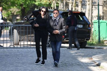 Yamina Benguigui et Bernard Montiel aux obsèques de la chanteuse Régine au Crematorium du cimetière du Père-Lachaise à Paris. Le 9 mai 2022.
