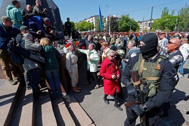 Les séparatistes prorusses ont célébré la victoire sur l&#039;Allemagne nazie à Marioupol, ville qui a connu les pires combats depuis le début de l&#039;offensive russe, le 9 mai 2022.