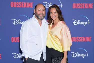 Kad Merad et Julia Vignali à la première de la série Disney+ "Oussekine", au Grand Rex à Paris, le 9 mai 2022. 