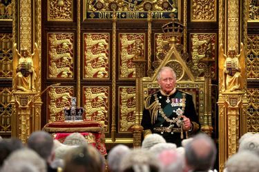 Le prince Charles ouvre le Parlement, à ses côtés la couronne impériale d&#039;apparat, à Londres le 10 mai 2022