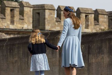 Kate main dans la main avec Charlotte pour Pâques (avril 2022, Londres)