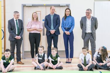 Le prince William, duc de Cambridge, et Catherine (Kate) Middleton, duchesse de Cambridge, lors d&#039;une visite à l&#039;école primaire St. John&#039;s, à Port Glasgow, Royaume Uni, le 11 mai 2022, pour participer à une session Roots of Empathy.