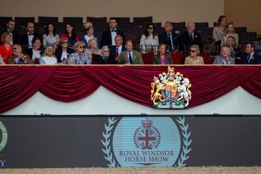 La reine Elizabeth II dans la tribune royale au Royal Windsor Horse Show, le 13 mai 2022
