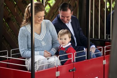 Le prince Charles de Luxembourg avec ses parents le grand-duc héritier Guillaume et la princesse Stéphanie au Parc Merveilleux à Bettembourg, le 5 mai 2022
