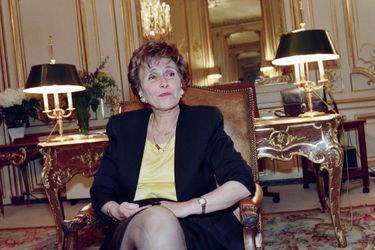 Edith Cresson dans son bureau à Matignon en 1991. 