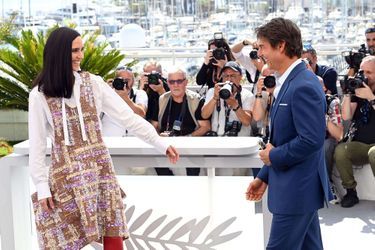 Jennifer Connelly et Tom Cruise au photocall du film &quot;Top Gun: Maverick&quot; au Festival de Cannes, le 18 mai 2022. 