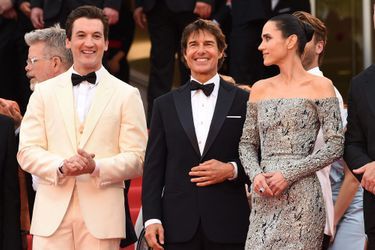 Miles Teller, Tom Cruise et Jennifer Connelly - Montée des marches du film « Top Gun : Maverick » lors du 75ème Festival International du Film de Cannes. Le 18 mai 2022