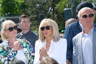 Natacha Rafalski, la présidente de Disneyland Paris, Brigitte Macron et Didier Deschamps.  