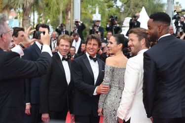 Tom Cruise, Jennifer Connelly - Montée des marches du film « Top Gun : Maverick » lors du 75ème Festival International du Film de Cannes. Le 18 mai 2022