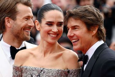 Jennifer Connelly et Tom Cruise - Montée des marches du film « Top Gun : Maverick » lors du 75ème Festival International du Film de Cannes. Le 18 mai 2022