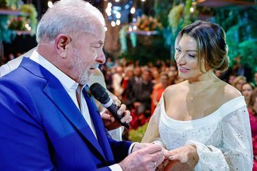 L&#039;ancien président brésilien, candidat à la prochaine présidentielle, a épousé sa compagne Rosangela da Silva.