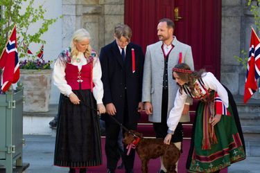Les princesses Mette-Marit et Ingrid Alexandra et les princes Sverre Magnus et Haakon de Norvège à Asker, le 17 mai 2022