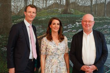 La princesse Marie et le prince Joachim de Danemark avec le peintre danois Jesper Christiansen à Paris, le 18 mai 2022