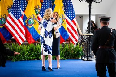 Jill Biden et la Première dame María de Lourdes Alcívar de Lasso au Palais Carondelet, la résidence présidentielle équatorienne à Quito, le 19 mai 2022.