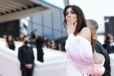 Anne Hathaway - Montée des marches du film « Armageddon Time » lors du 75ème Festival International du Film de Cannes. Le 19 mai 2022