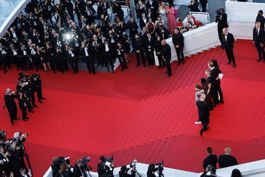 Anne Hathaway, James Gray, Jeremy Strong, Michael Banks Repeta, Jaylin Webb - Montée des marches du film « Armageddon Time » lors du 75ème Festival International du Film de Cannes. Le 19 mai 2022