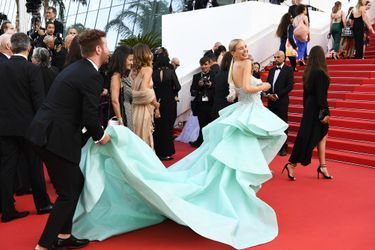 Leonie Hanne - Montée des marches du film &quot;Trois mille ans à t&#039;attendre&quot; au Festival de Cannes, le 20 mai 2022.