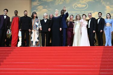 Tilda Swinton - Montée des marches du film &quot;Trois mille ans à t&#039;attendre&quot; au Festival de Cannes, le 20 mai 2022.