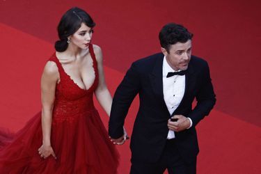 Casey Affleck et sa compagne Caylee Cowan - Montée des marches du film &quot;Trois mille ans à t&#039;attendre&quot; au Festival de Cannes, le 20 mai 2022.
