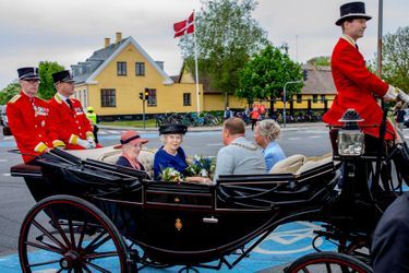 La reine Margrethe II de Danemark et l&#039;ex-reine Beatrix des Pays-Bas rejoignent en calèche le musée d&#039;Amager au Danemark, le 20 mai 2022