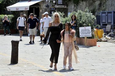 Kim Kardashian et sa fille North à Portofino, en Italie, le 21 mai 2022.