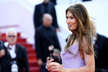 Carla Bruni - Montée des marches du film "Sans filtre" ("Triangle of Sadness") au Festival de Cannes, le 21 mai 2022.