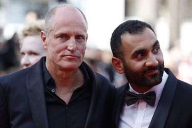 Woody Harrelson et Arvin Kananian - Montée des marches du film &quot;Sans filtre&quot; (&quot;Triangle of Sadness&quot;) au Festival de Cannes, le 21 mai 2022.