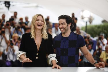 Virginie Efira et Tahar Rahim - Photocall du film "Don Juan" au Festival de Cannes, le 22 mai 2022.