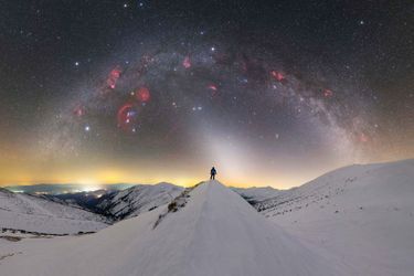 L&#039;arc de notre Galaxie s&#039;étend au-dessus des montagnes des Basses Tatras, en Slovaquie.