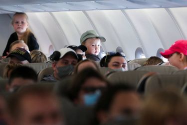Un avion avec à son bord 350 réfugiés ukrainiens a atterri à Winnipeg, au Canada, le 23 mai 2022.