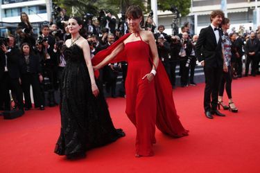 Amira Casar, Sophie Marceau - Montée des marches pour le film «L&#039;Innocent» et les 75 ans du Festival de Cannes, le 24 mai 2022. 