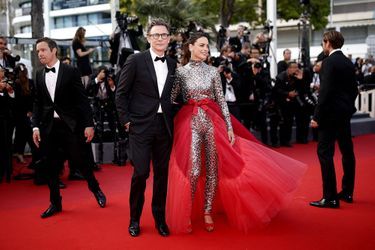 Michel Hazanavicius et sa compagne Bérénice Bejo - Montée des marches pour le film «L'Innocent» et les 75 ans du Festival de Cannes, le 24 mai 2022.