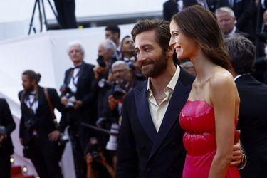 Jake Gyllenhaal et sa compagne Jeanne Cadieu - Montée des marches pour le film «L'Innocent» et les 75 ans du Festival de Cannes, le 24 mai 2022.