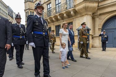 Le prince Charles de Luxembourg avec ses parents le prince Guillaume et la princesse Stéphanie à Luxembourg, le 22 mai 2022