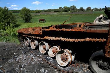 Un char russe détruit, à Chupakhivka, Ukraine, dans cette photo datée du 24 mai 2022.