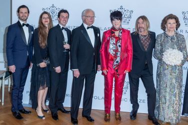 Le roi Carl XVI Gustaf, la reine Silvia et le prince Carl Philip avec les lauréats du Polar Music Prize à Stockholm, le 24 mai 2022