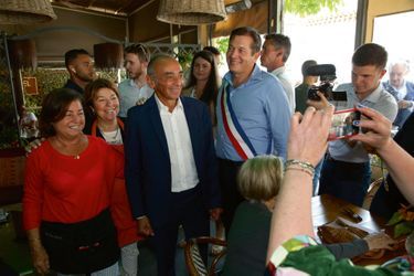 Éric Zemmour en visite le 13 mai à Cogolin (Var), avec le maire de la ville, son soutien, Marc-Étienne Lansade.