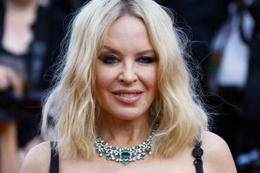 Kylie Minogue - Montée des marches du biopic «Elvis» au Festival de Cannes, le 25 mai 2022. 