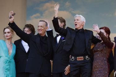 Baz Luhrmann, Priscilla Presley, Jerry Schilling, Austin Butler, Olivia DeJong, Tom Hanks - Montée des marches du film «Elvis» au Festival de Cannes, le 25 mai 2022. 