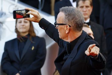 Tom Hanks  - Montée des marches du film «Elvis» au Festival de Cannes, le 25 mai 2022. 