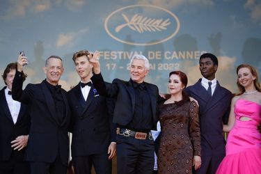 Baz Luhrmann, Priscilla Presley, Tom Hanks, Austin Butler, Natasha Bassett et Kelvin Harrison Jr. - Montée des marches du film «Elvis» au Festival de Cannes, le 25 mai 2022. 