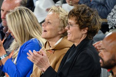 Muriel Robin et sa femme Anne Le Nen à Roland-Garros le 26 mai 2022.