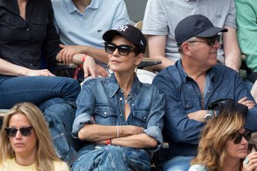 Cristina Cordula et son mari Frédéric Cassin dans les tribunes de Roland-Garros, le 27 mai 2022. 