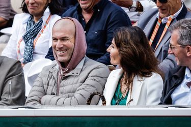 Zinedine Zidane et sa femme Véronique dans les tribunes de Roland-Garros le 27 mai 2022. 