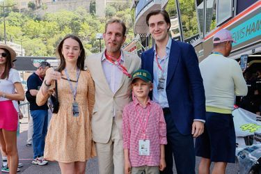 La princesse Alexandra de Hanovre et son compagnon Ben-Sylvester Strautmann avec Andrea Casiraghi et son fils Sacha Casiraghi au Grand Prix de Monaco, le 28 mai 2022. 