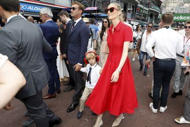 Pierre Casiraghi, son fils Francesco Casiraghi, sa femme Beatrice Borromeo lors du Grand Prix de Monaco 2022 de F1, à Monaco, le 29 mai 2022. 
