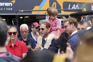 Pierre Casiraghi, son fils Francesco Casiraghi, sa femme Beatrice Borromeo lors du Grand Prix de Monaco 2022 de F1, à Monaco, le 29 mai 2022.