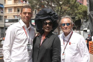 Jacky Ickx, sa femme Khadja Nin et leur fils lors du Grand Prix F1 de Monaco, les 28 et 29 mai 2022.