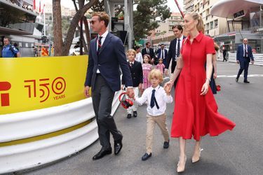 Pierre Casiraghi et sa femme Beatrice Borromeo avec leur fils Francesco au Grand Prix de Formule 1 de Monaco, le 29 mai 2022. 