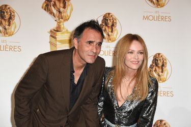 Samuel Benchetrit et Vanessa Paradis lors de la 33ème cérémonie des Molières aux Folies Bergère à Paris le 30 mai 2022.